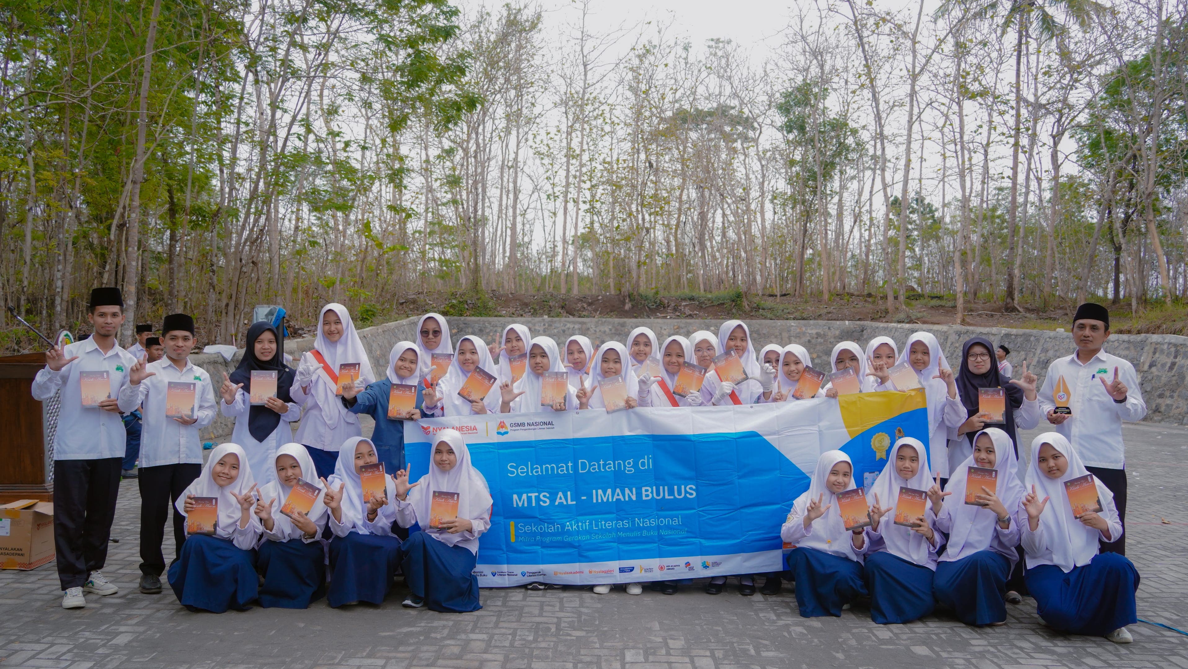 Foto sampul dari Lembaga Pendidikan Madrasah Tsanawiyah (setingkat Sekolah Menengah Pertama) Al-Iman Bulus Purworejo